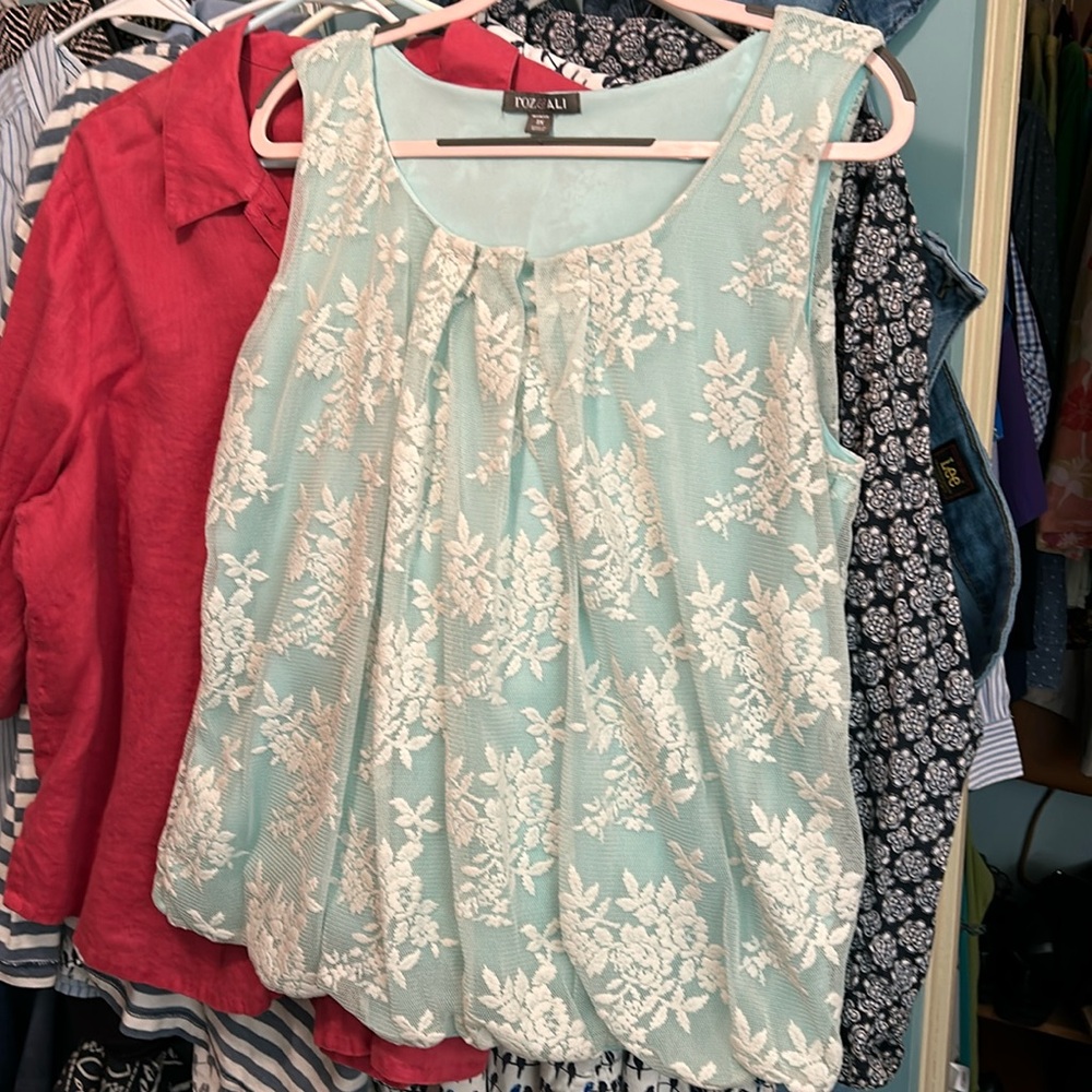 Beautiful dressy tank top.